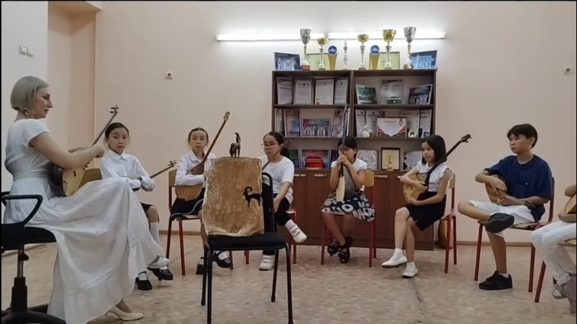 «Домбыра керуені»  күй тартыс