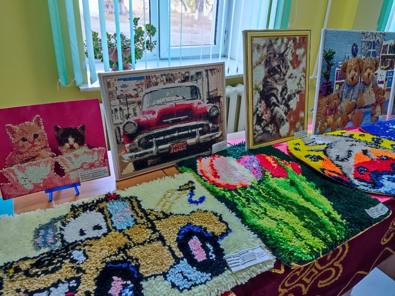 "ТАҢҒАЖАЙЫП ШЫҒАРМАШЫЛЫҚ ӘЛЕМІ" КӨРМЕСІ